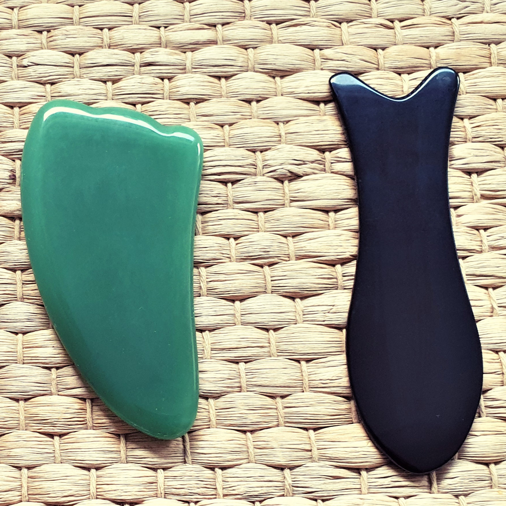 Asiatische Massagetechnik Gua Sha am Pferd